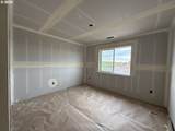 577 Taft St - Photo 8