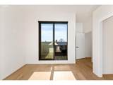 2268 Division St - Photo 15