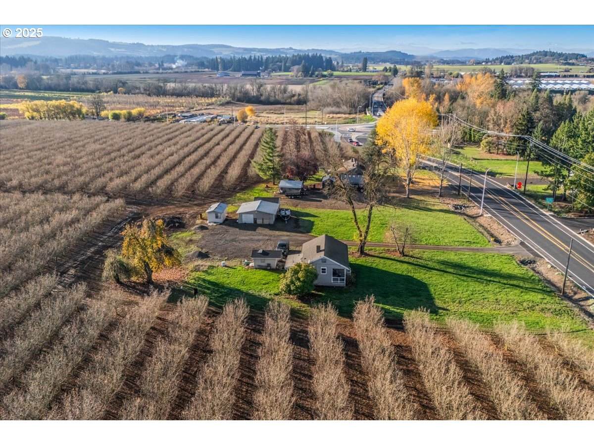 26050 Farmington Rd - Photo 1