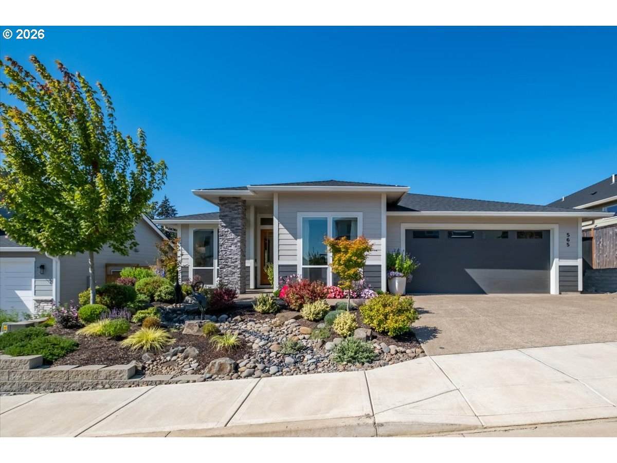 565 Crater Lake Dr - Photo 1