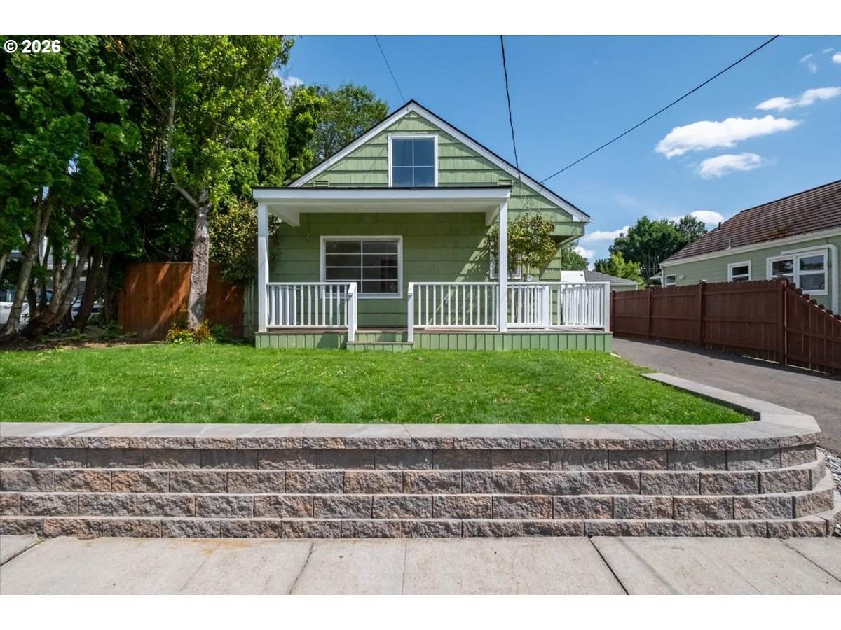 1020 3RD St - Photo 1