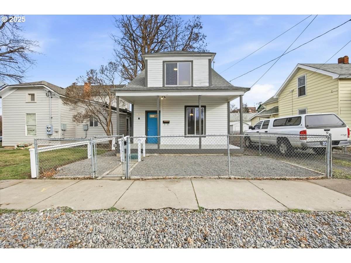 606 2ND St - Photo 1