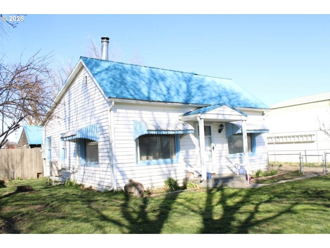 212 Concord St - Photo 1