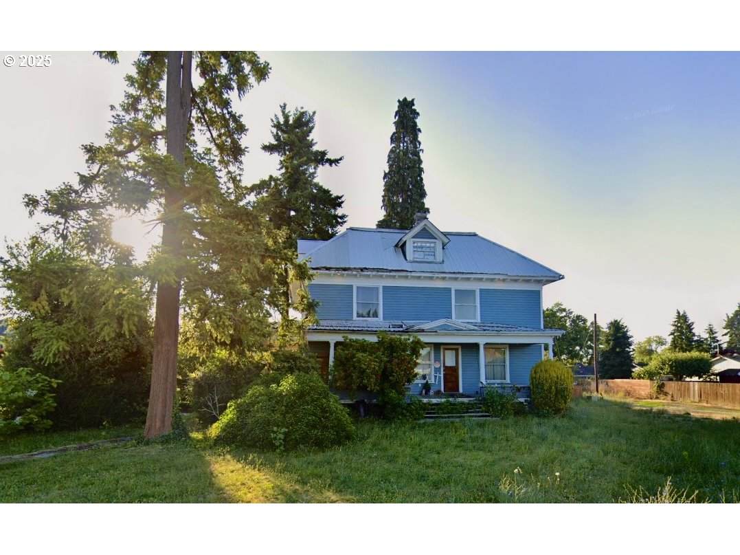 122 12TH Ave - Photo 1