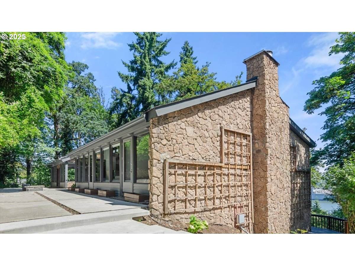9335 Roseway Ave - Photo 1
