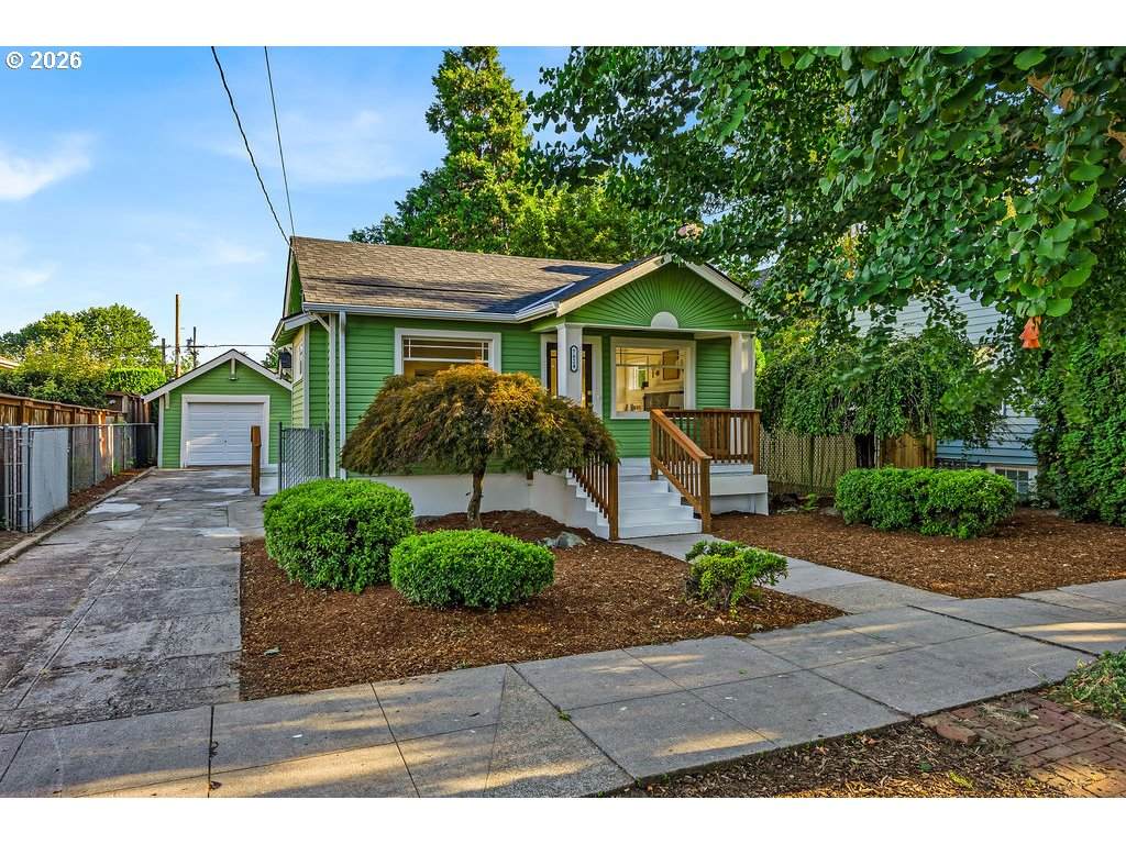 7824 Yamhill St - Photo 1