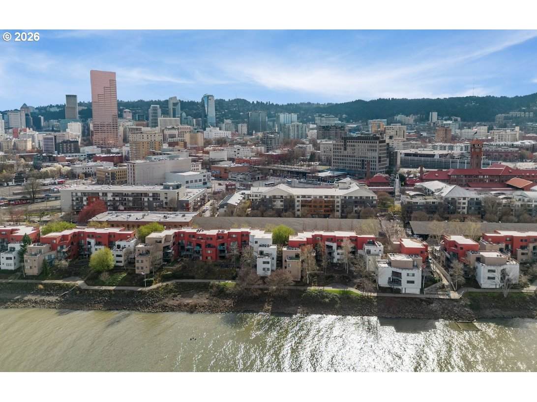 810 Naito Pkwy - Photo 1