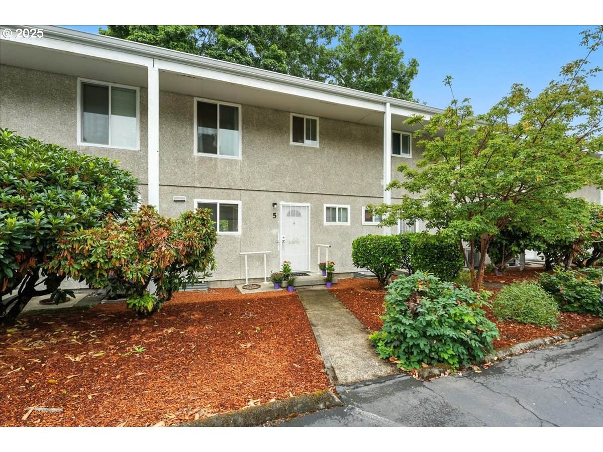 3535 Gladstone St - Photo 1