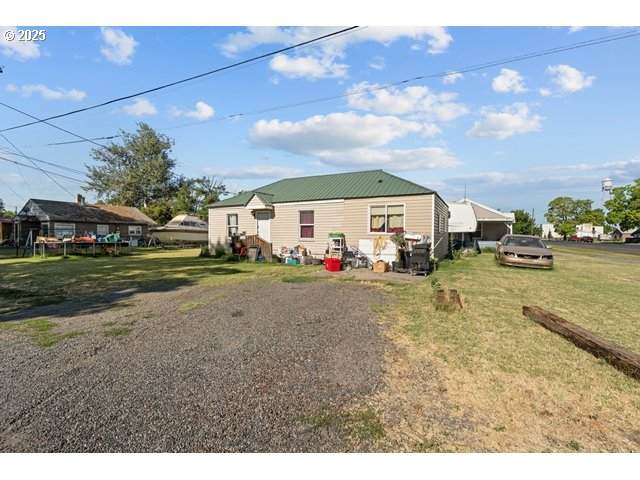 105 Earl Ct - Photo 1