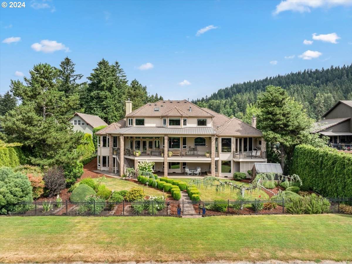 https://bt-photos.global.ssl.fastly.net/portland/orig_boomver_1_176635947-2.jpg