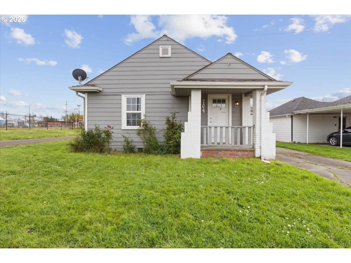 704 16TH Ave - Photo 1