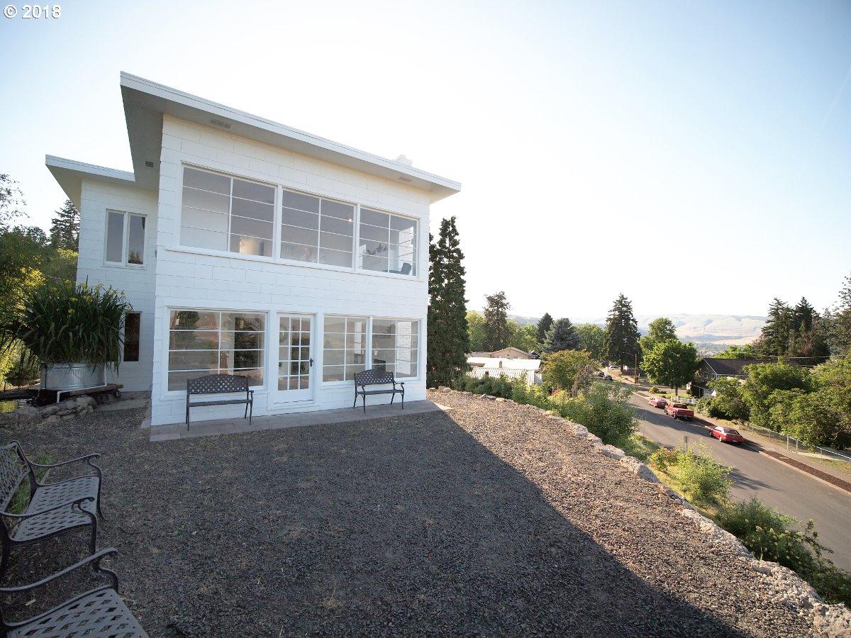 204 14TH St - Photo 1