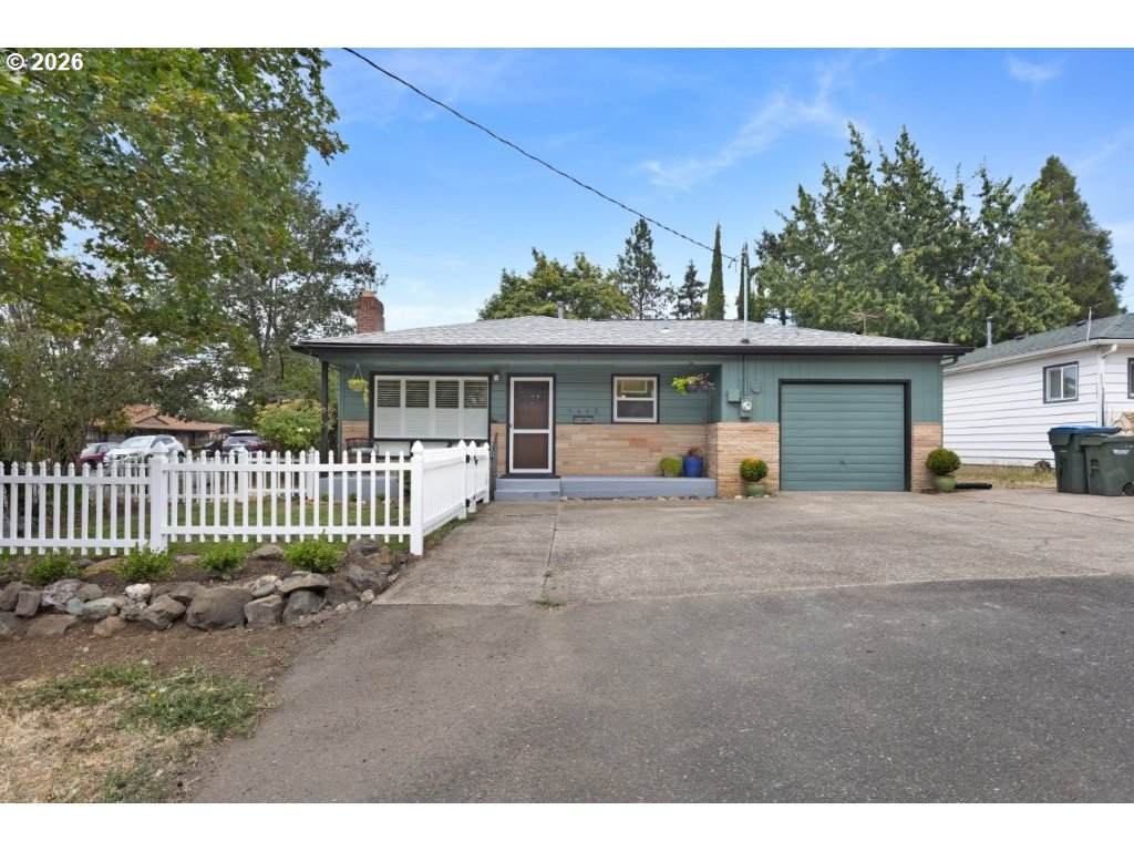 1402 Court Ave - Photo 1