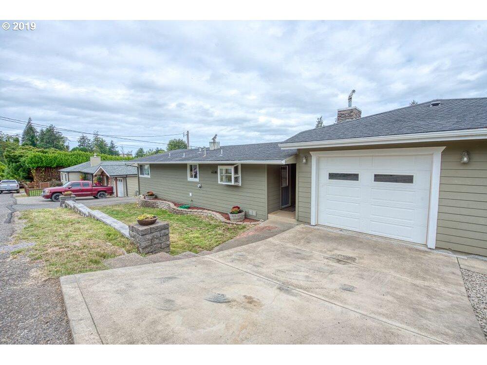 1655 Bayview Dr - Photo 1