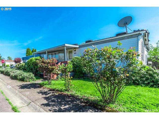 810 Mazama Ave - Photo 1
