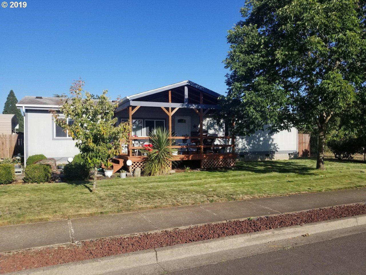 447 52ND St - Photo 1