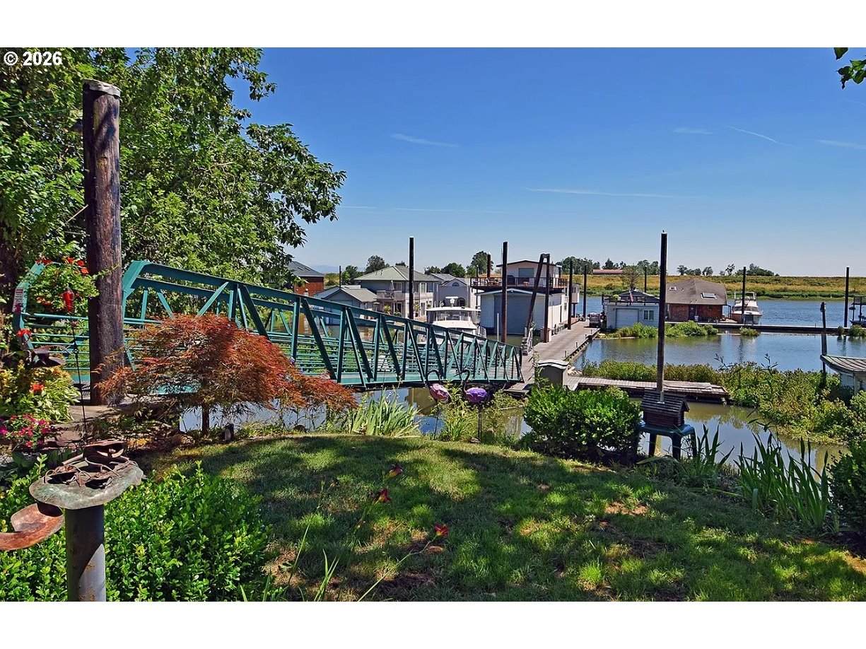 https://bt-photos.global.ssl.fastly.net/portland/orig_boomver_1_196155732-2.jpg