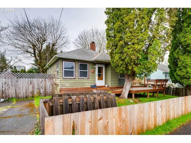 8601 Hamlin Ave - Photo 1