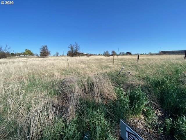 990 View Dr - Photo 1