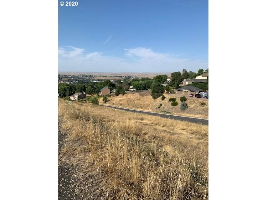 740 Main St - Photo 1