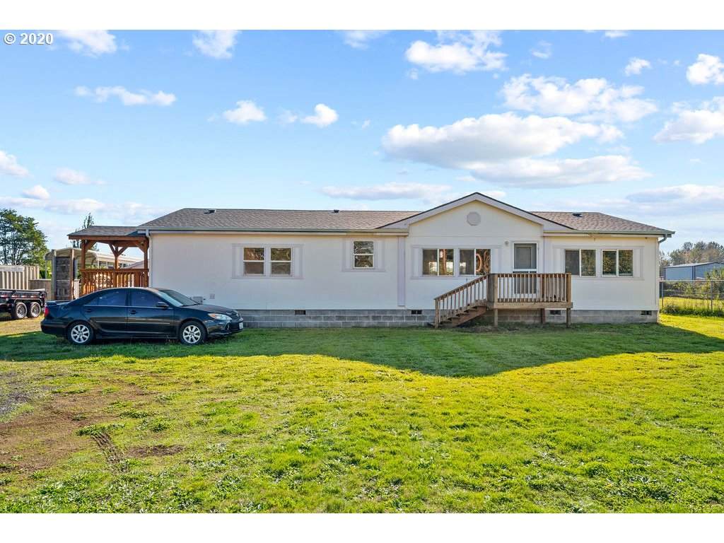 320 Hawthorne St - Photo 1