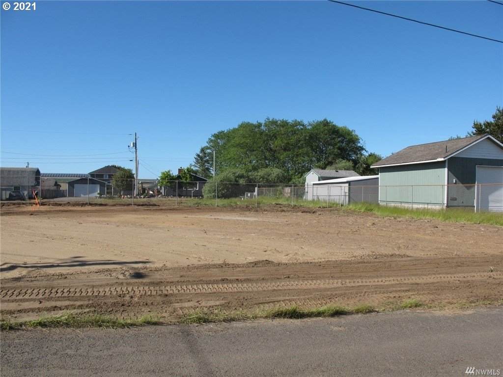3 9th St - Photo 1