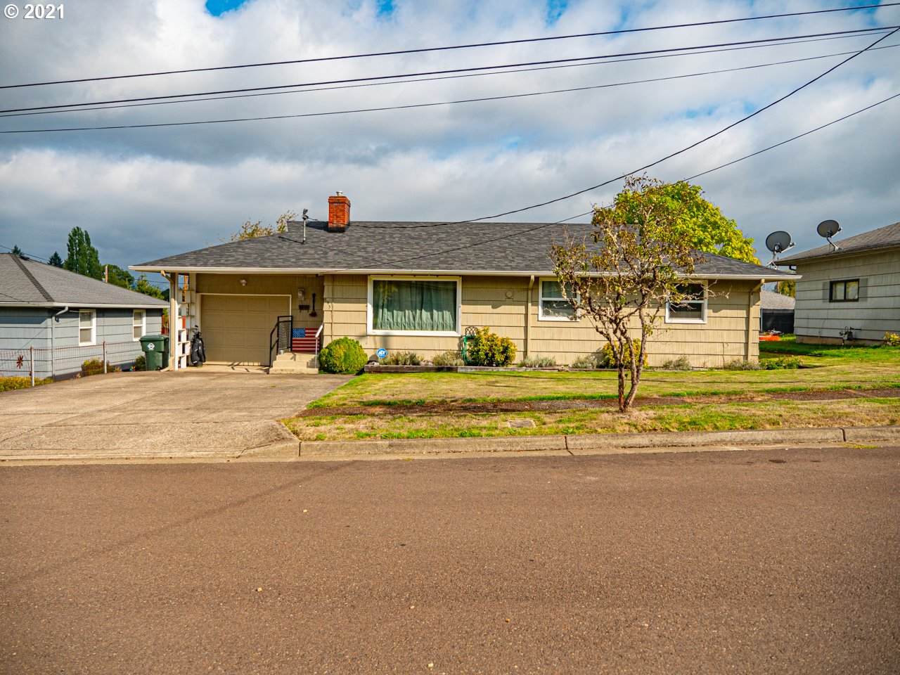 895 2ND Ave - Photo 1