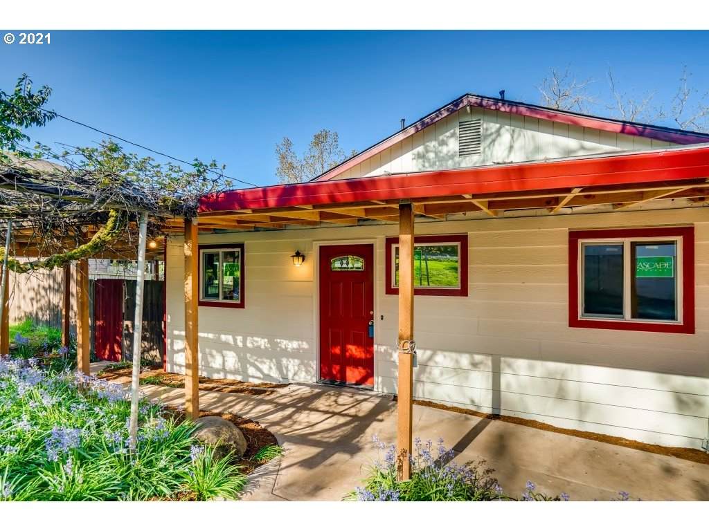 318 Westfield St - Photo 1