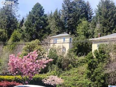 565 Market Ave - Photo 1