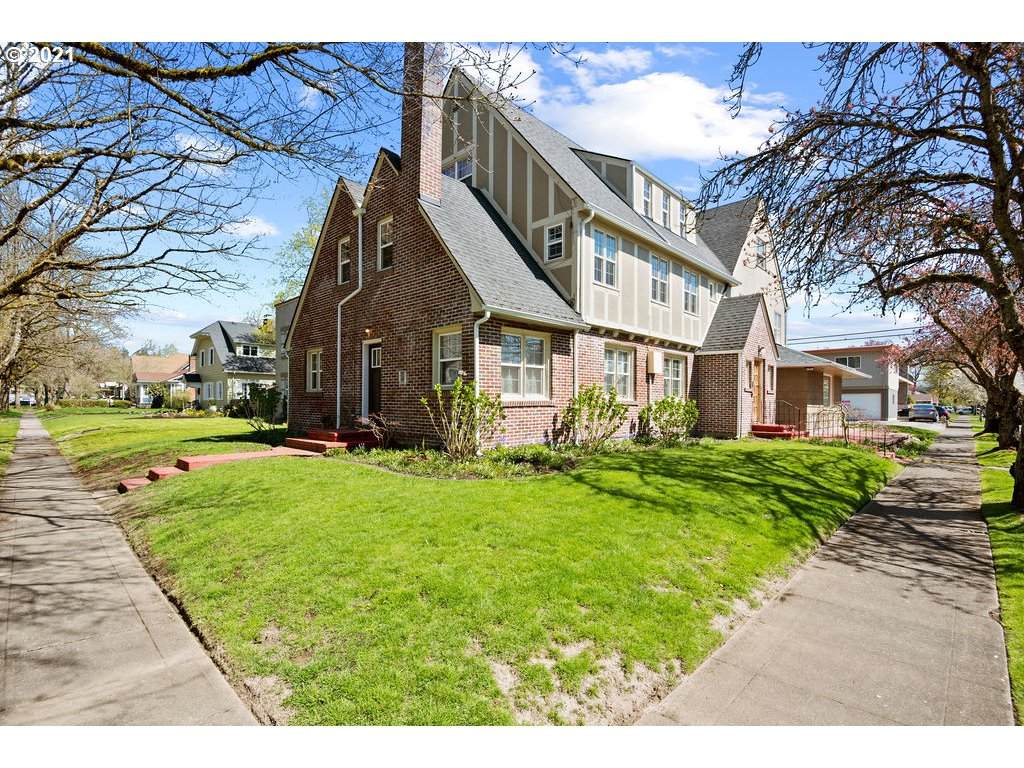 2030 Maple (Units 1-6) St - Photo 1