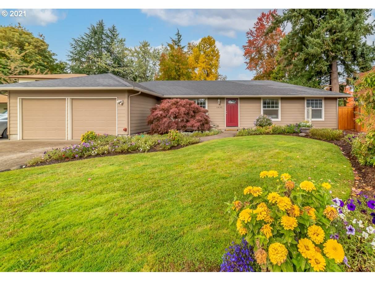1435 Acacia Ave - Photo 1