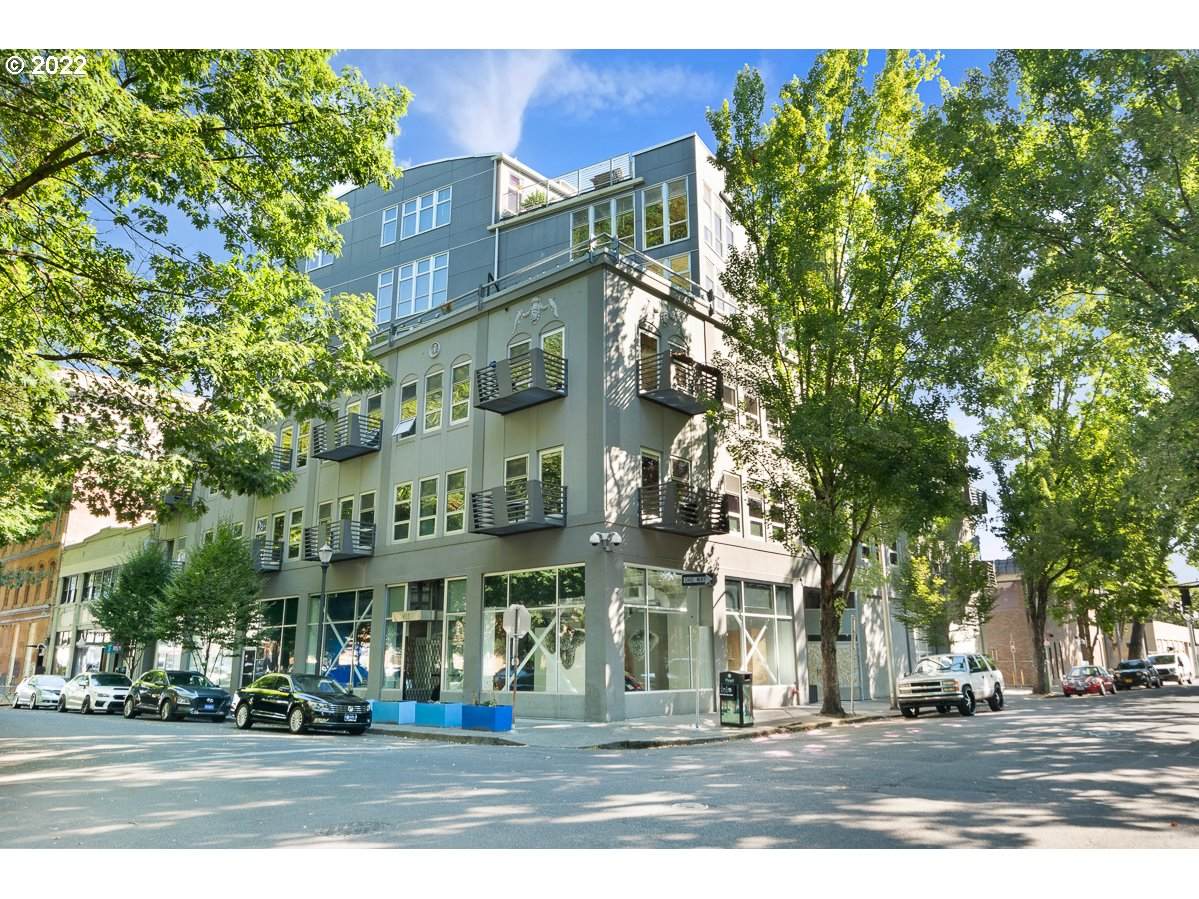 725 Flanders St - Photo 1