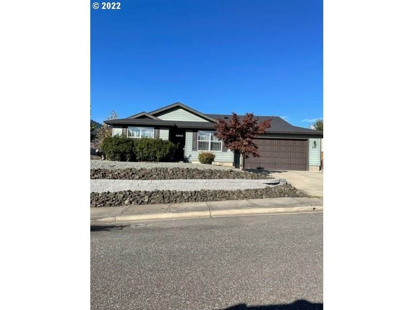 899 Fairway Dr - Photo 1
