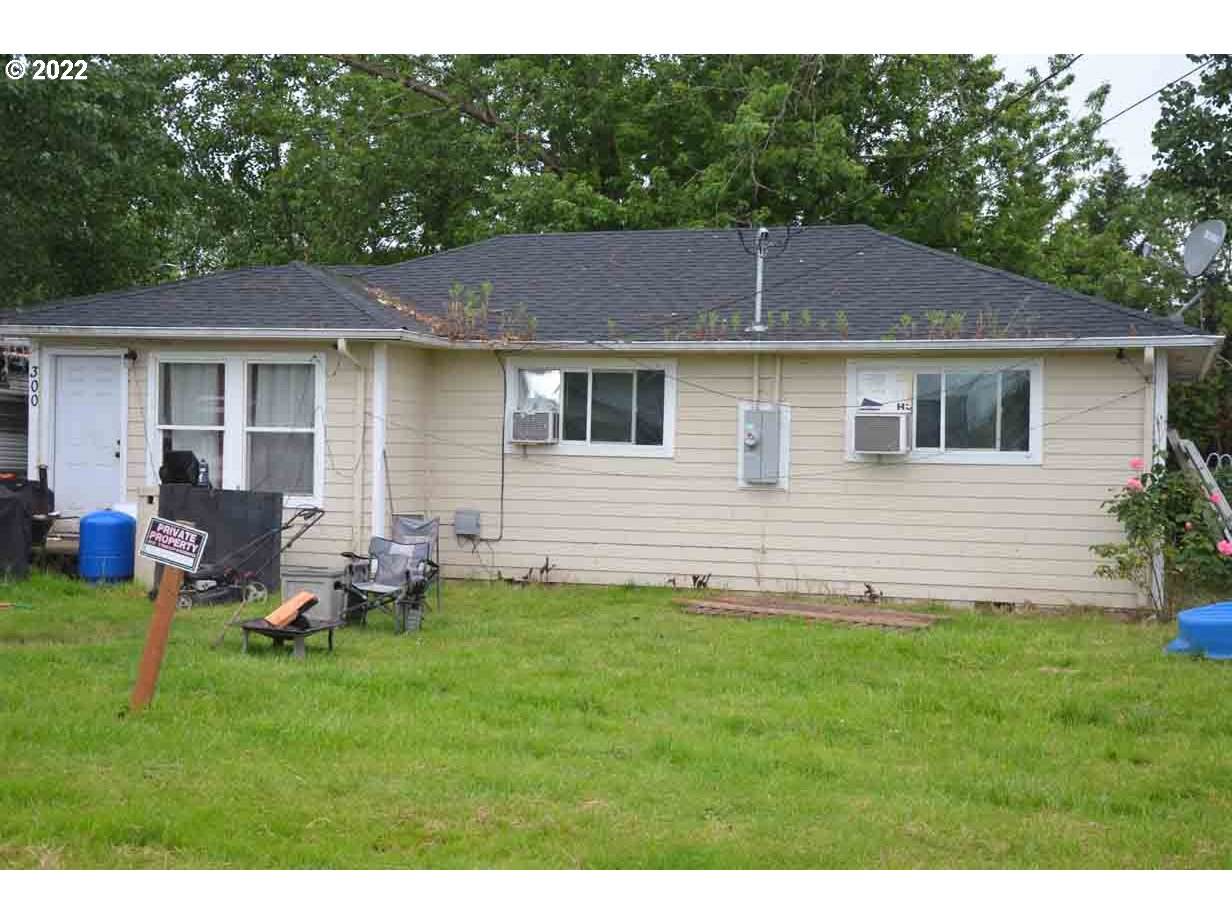 300 Charlotte St - Photo 1