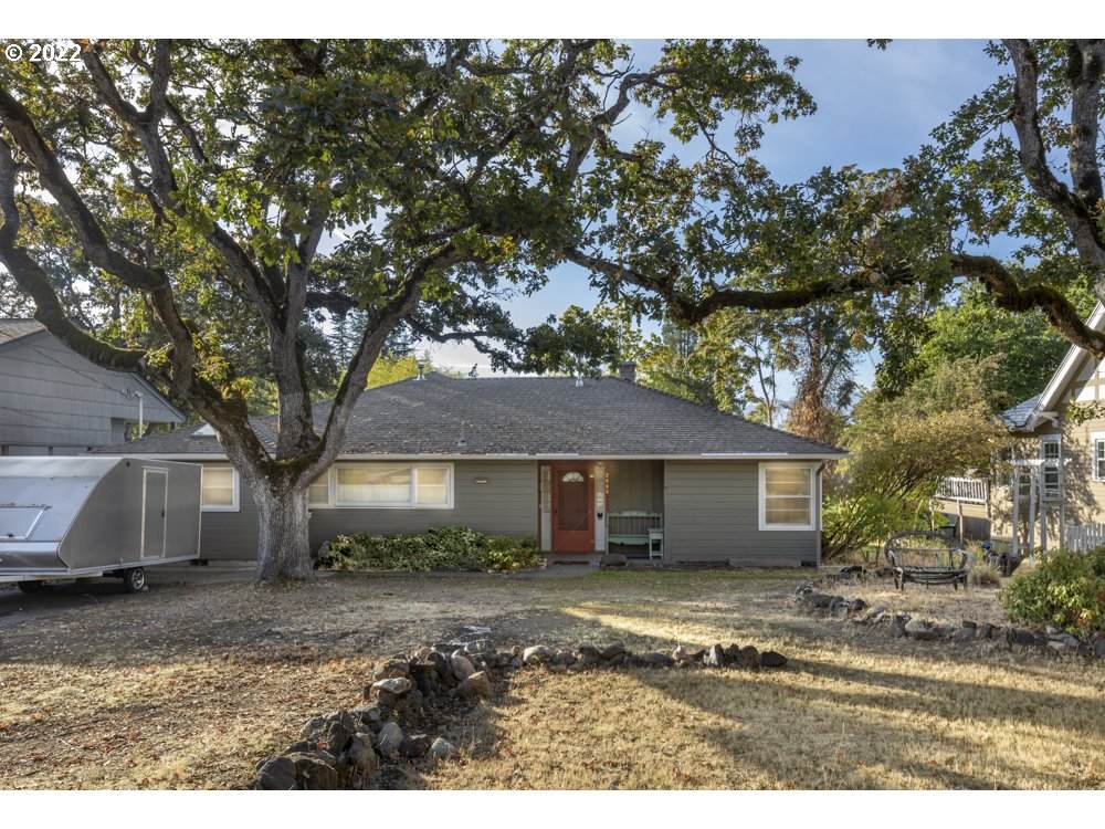 2008 Hillcrest Rd - Photo 1