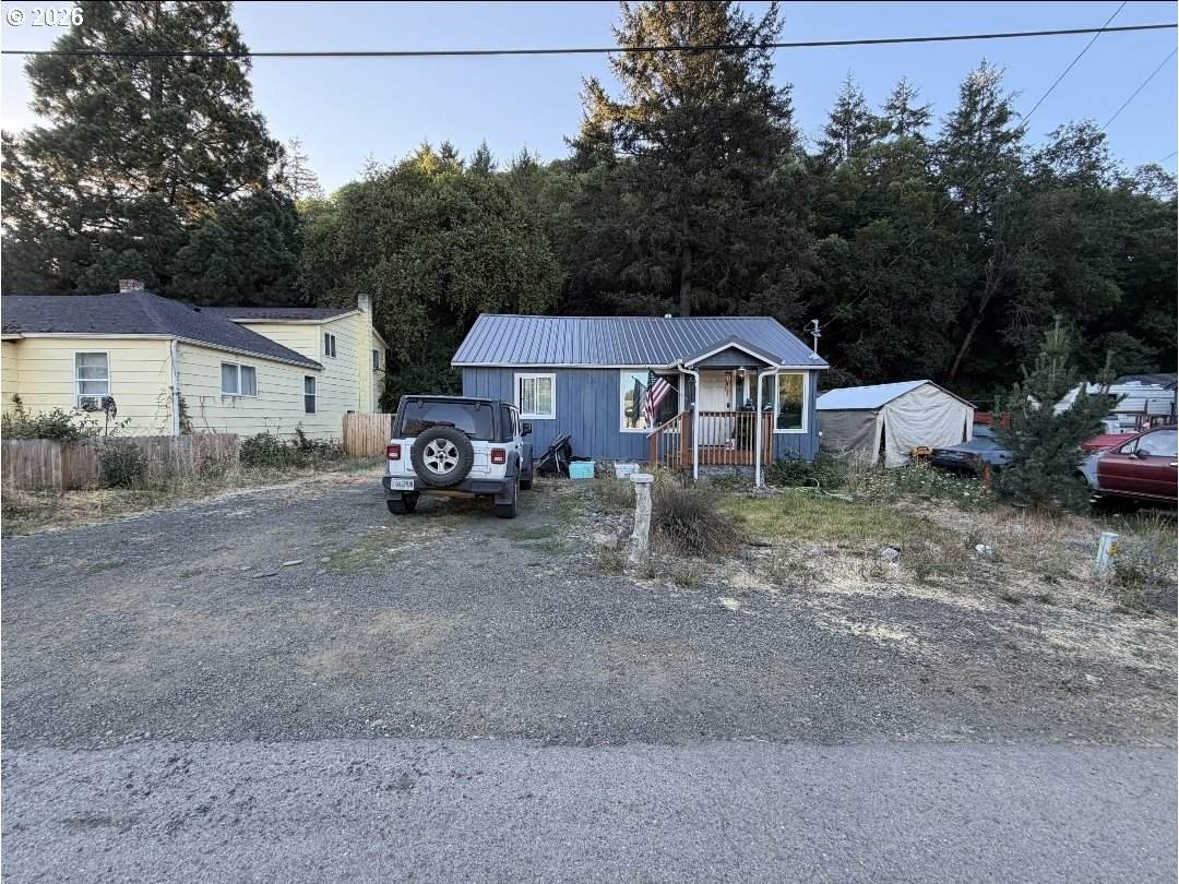 147 Pete Ave - Photo 1