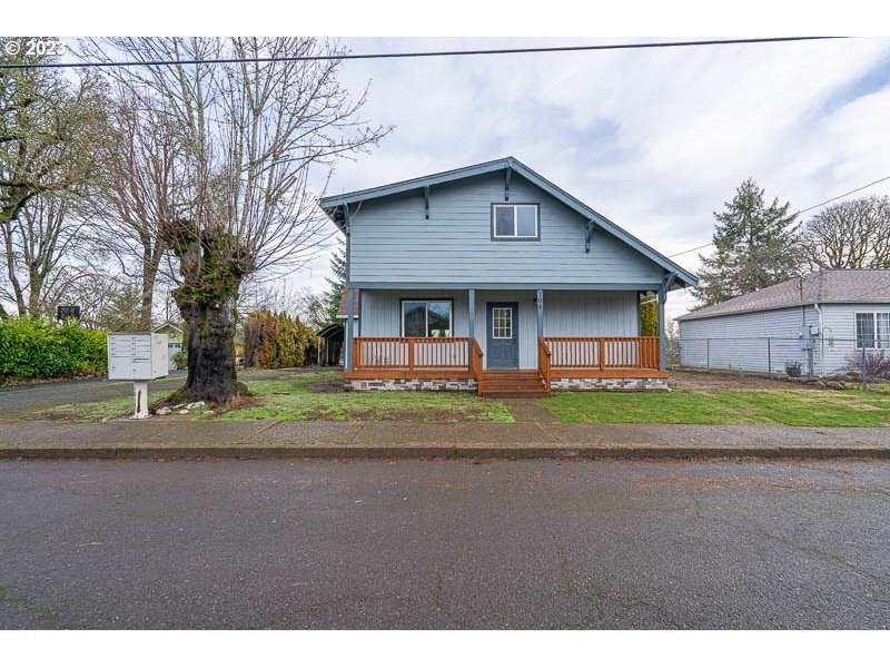 706 Washington St - Photo 1