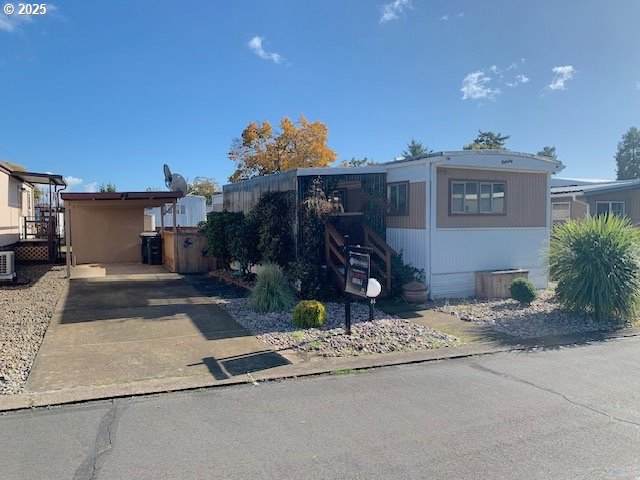 2150 Laura St - Photo 1