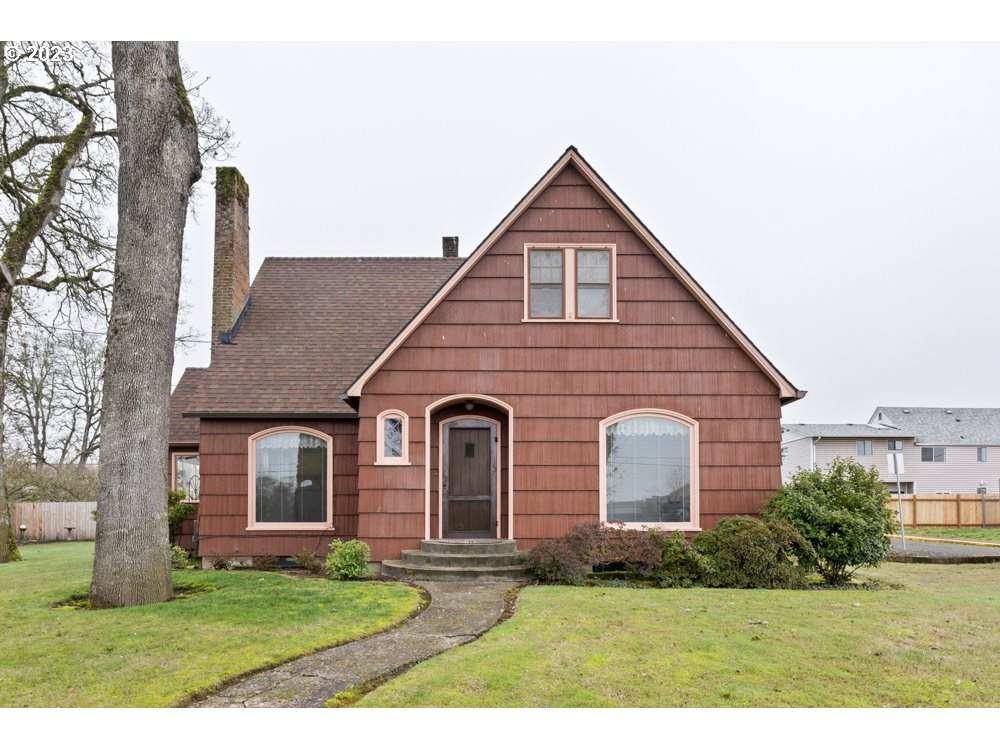 1110 Oak St - Photo 1