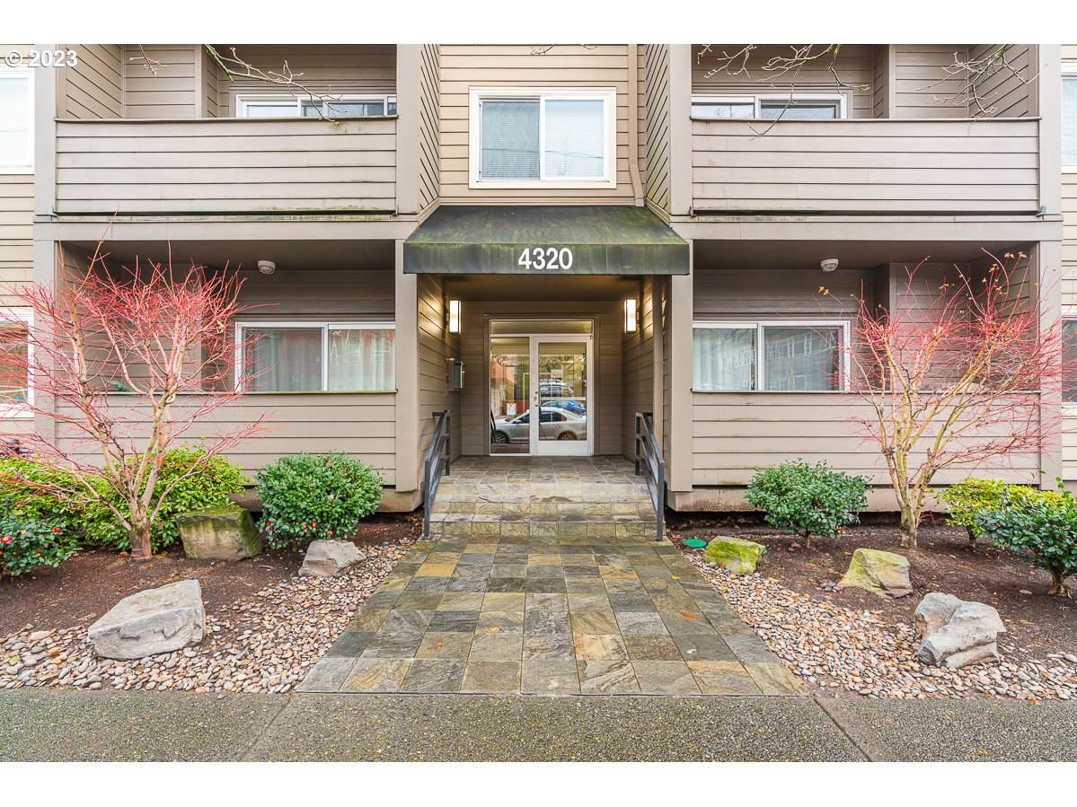 4320 Corbett Ave - Photo 1