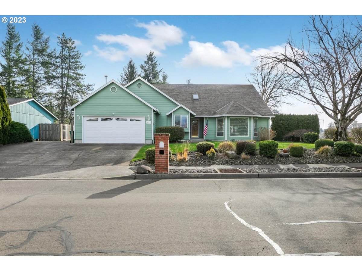 1645 Lewellyn Ave - Photo 1