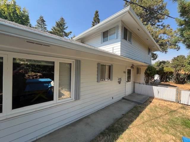 215 Gilmore St - Photo 1