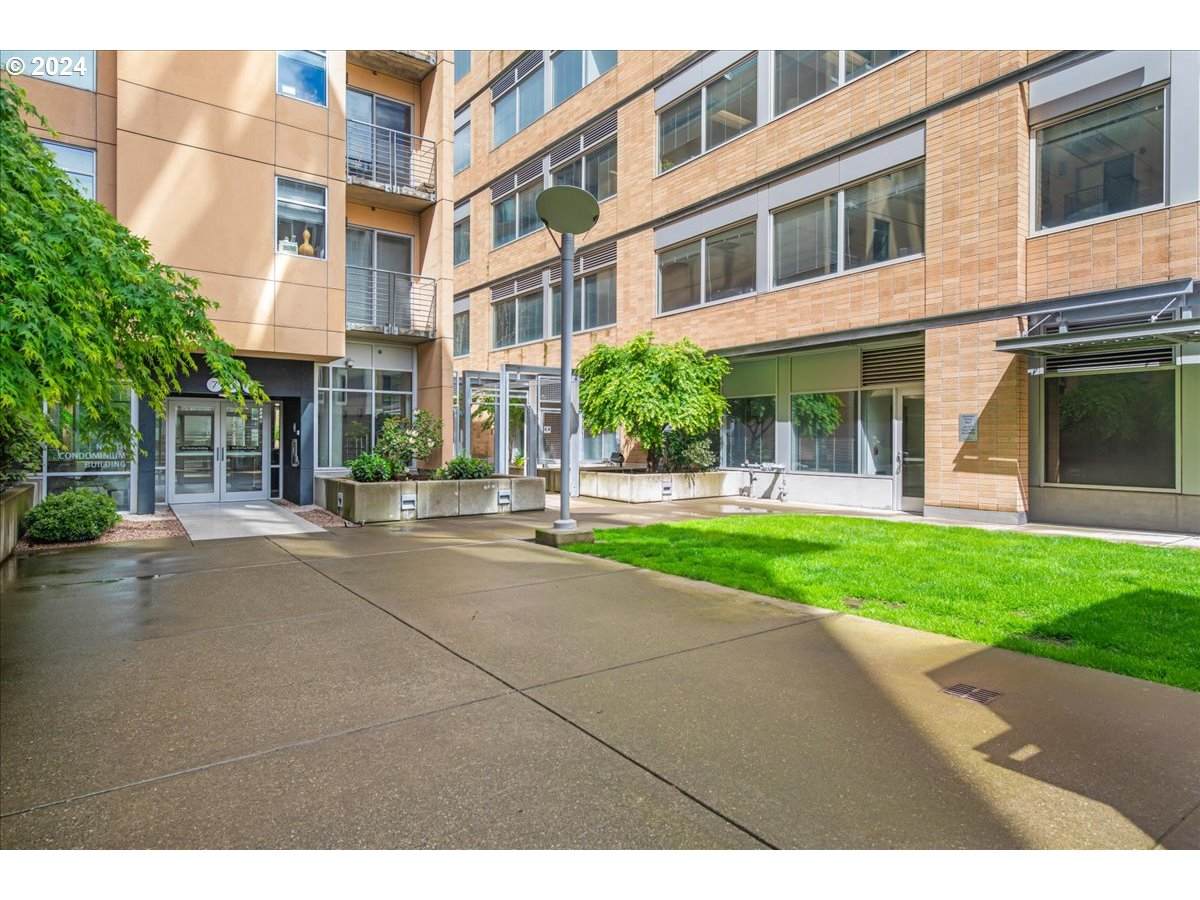 701 Columbia St - Photo 1