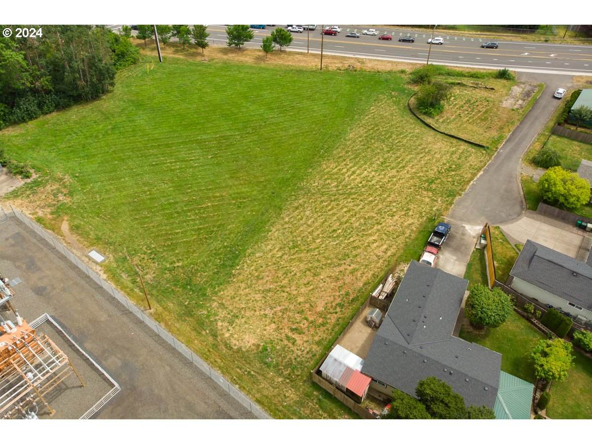 17095 Farmington Rd - Photo 1