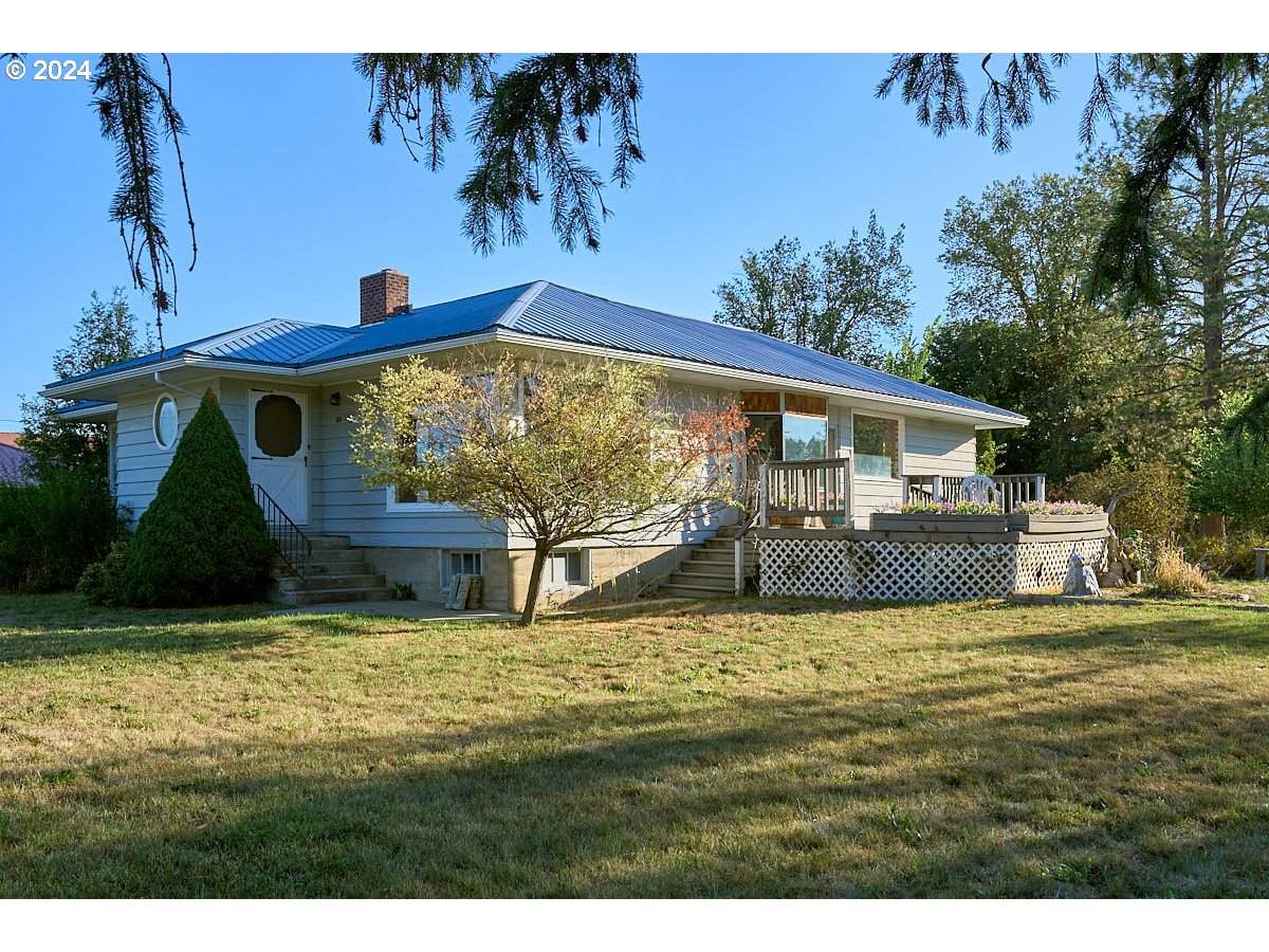 303 2nd St - Photo 1