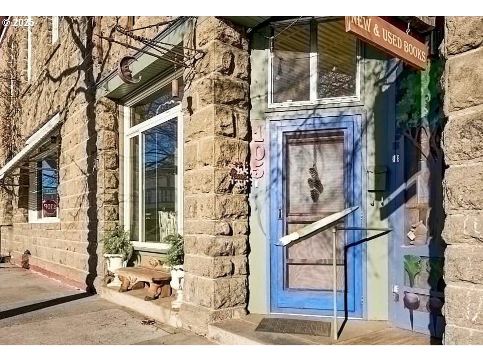 105 Main St - Photo 1