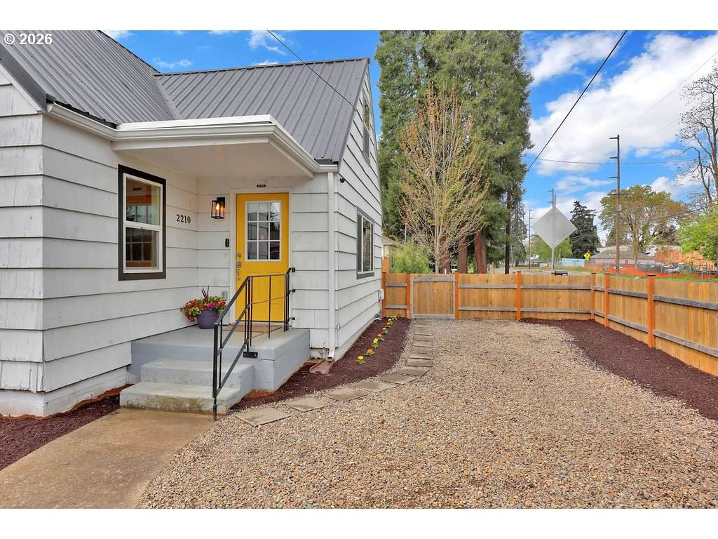 https://bt-photos.global.ssl.fastly.net/portland/orig_boomver_1_261967555-2.jpg