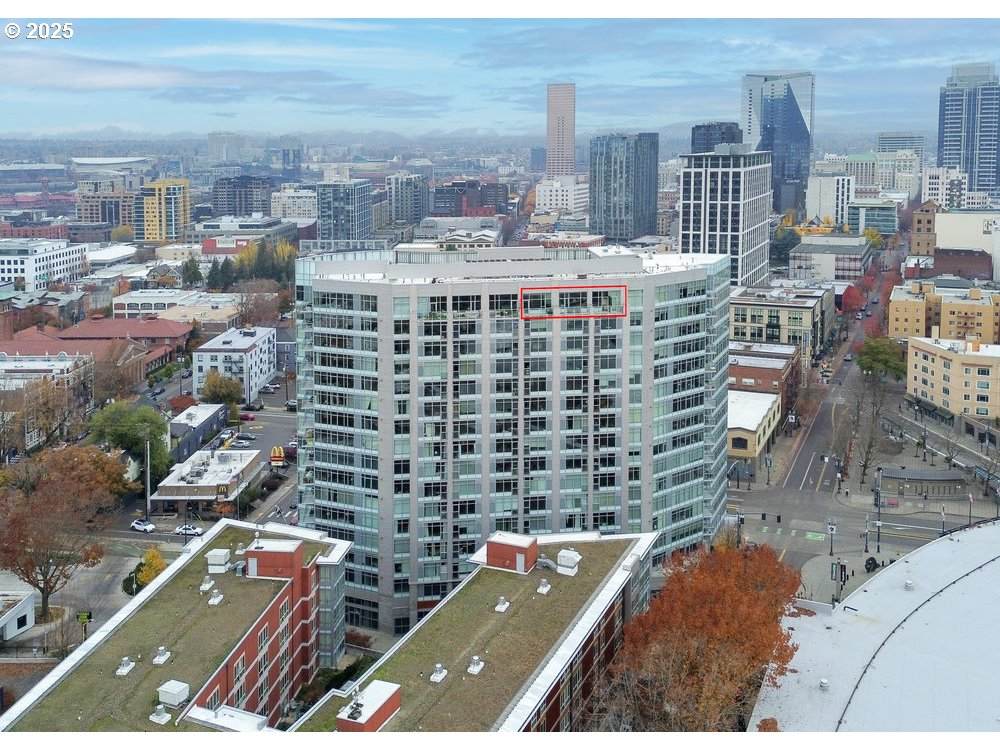 1926 Burnside St - Photo 1