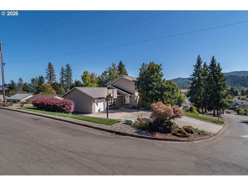 660 Jade St - Photo 1