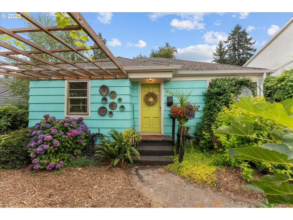 6652 Sumner St - Photo 1